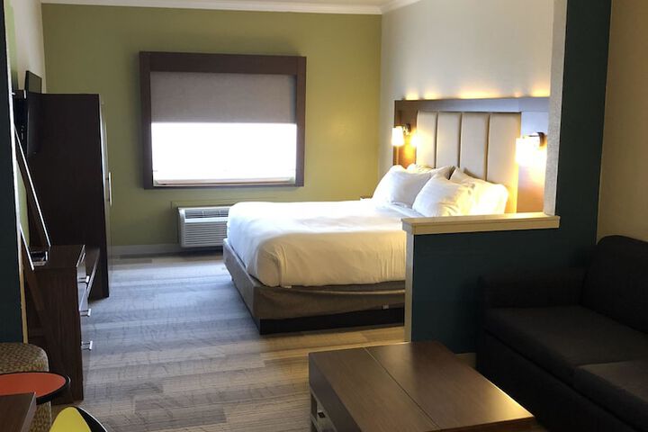 Holiday Inn Express Hotel & Suites Greenville by IHG