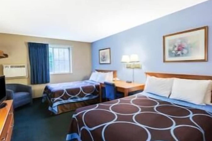 Room 12 of 32