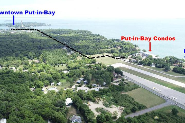 Put-in-Bay Poolview Condo #4