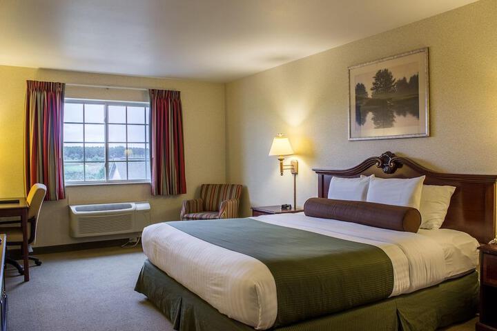 COMFORT INN & SUITES