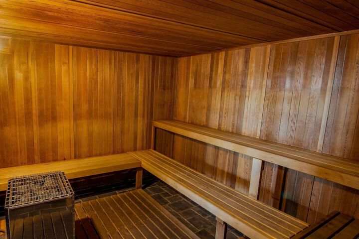 Uhost AI 2BR Condo Scenic Mountain Retreat