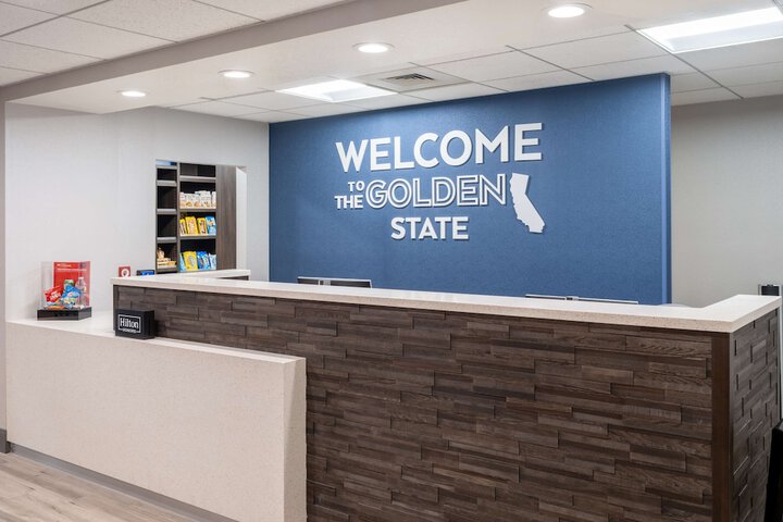 Hampton Inn & Suites Agoura Hills