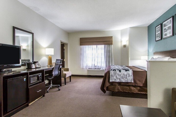 Room 19 of 38