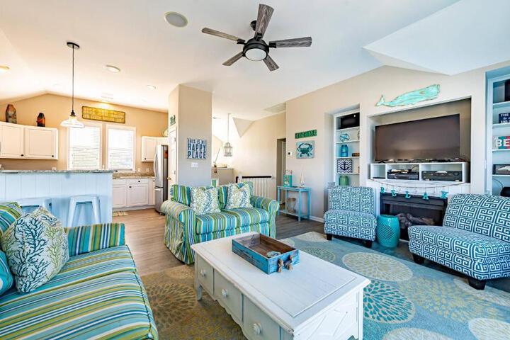 Family Tradition - Duck Landing Oceanside, 130 Yds to Beach, Pool, Hot Tub, Tiki Bar