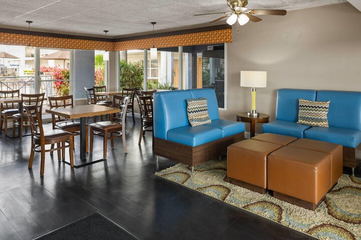 Super 8 by Wyndham Ellenton Bradenton Area