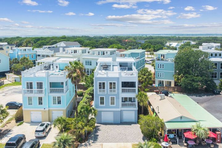 1 Block to Beach Newly Renovated 6bdr w / Rooftop Views Sand Dune by Avantstay