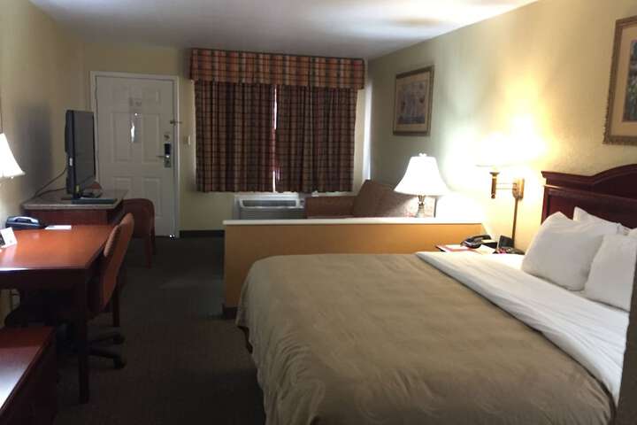 Room 25 of 39
