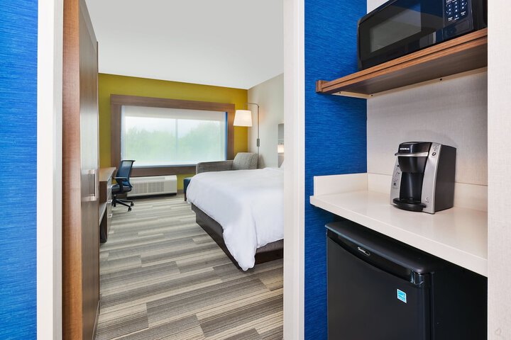 Room 16 of 40