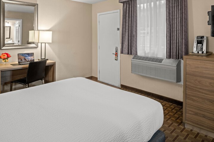 Room 15 of 38