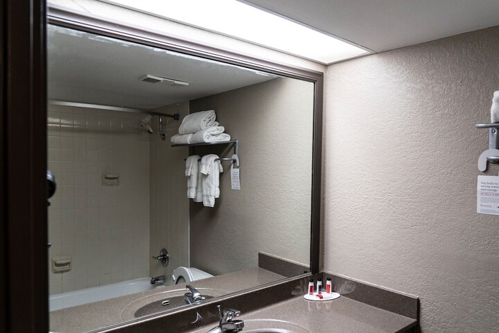 Room 13 of 29