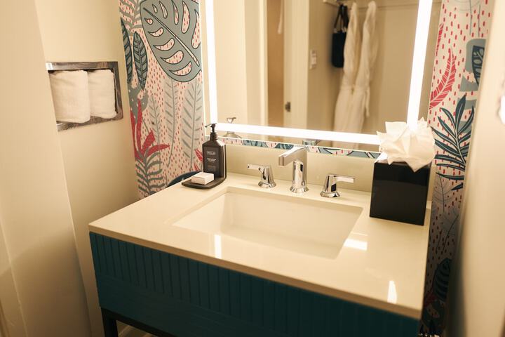 Room 30 of 43