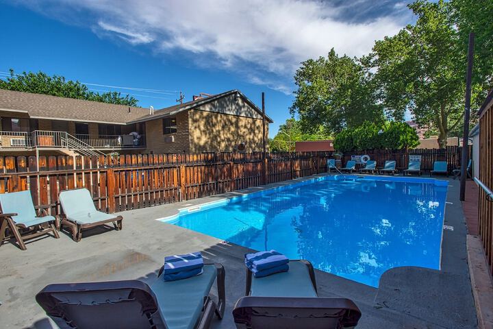 Pool 20 of 73