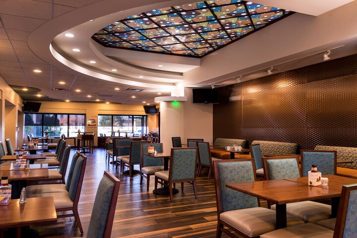 Holiday Inn Hotel & Suites Warren by IHG