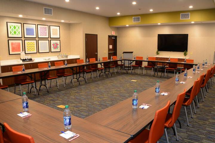 Holiday Inn Express & Suites Pittsburgh - Monroeville by IHG