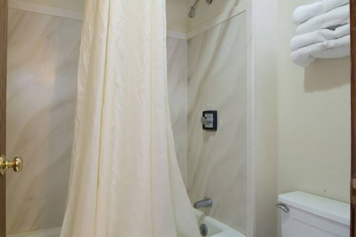Room 28 of 40
