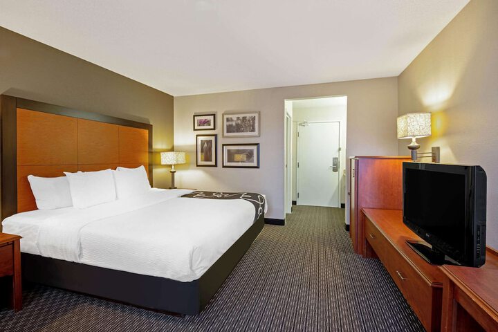 Room 11 of 28