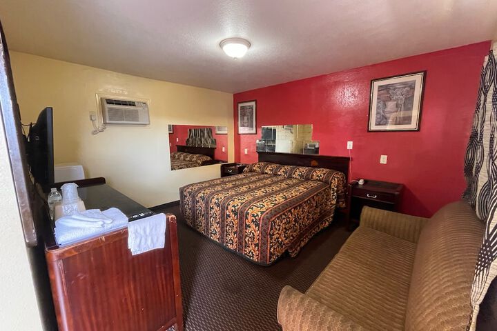 Room 7 of 16