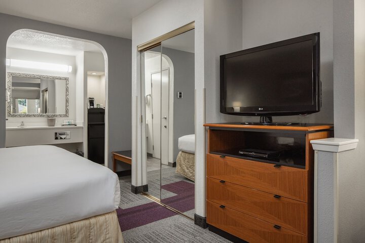 Room 14 of 35