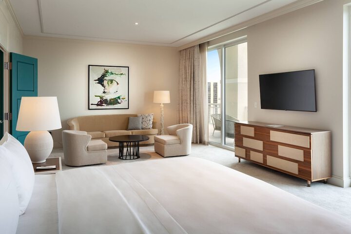 Room 51 of 176