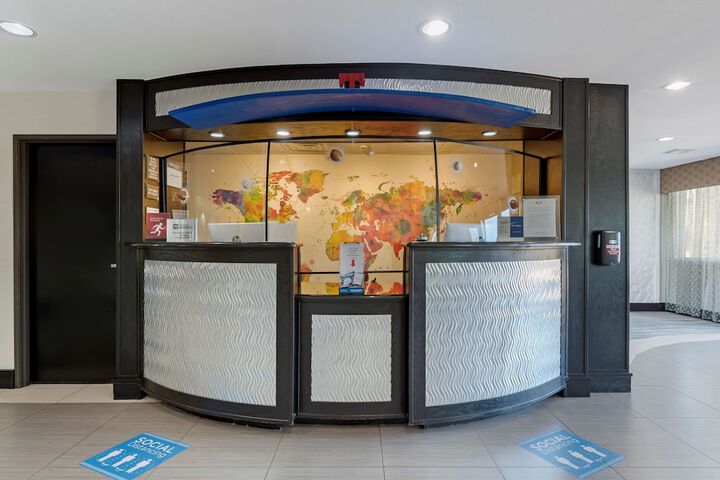Best Western Plus Arlington North Hotel & Suites
