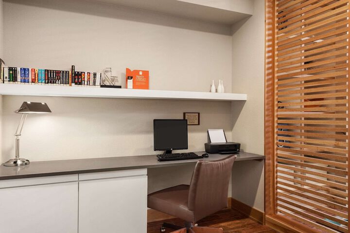 Business Center 21 of 21
