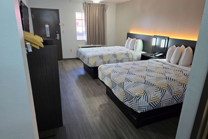 Room 8 of 25