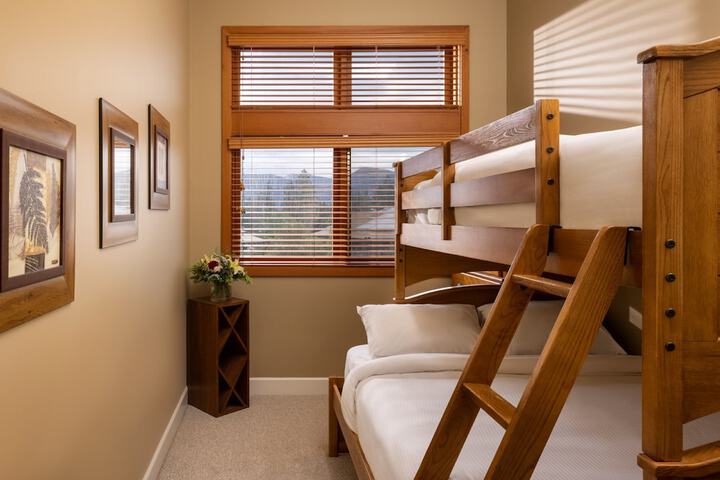 Room 35 of 65