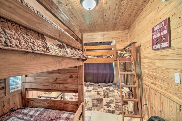 Big Lake Getaway w / Private Beach + Fire Pit!