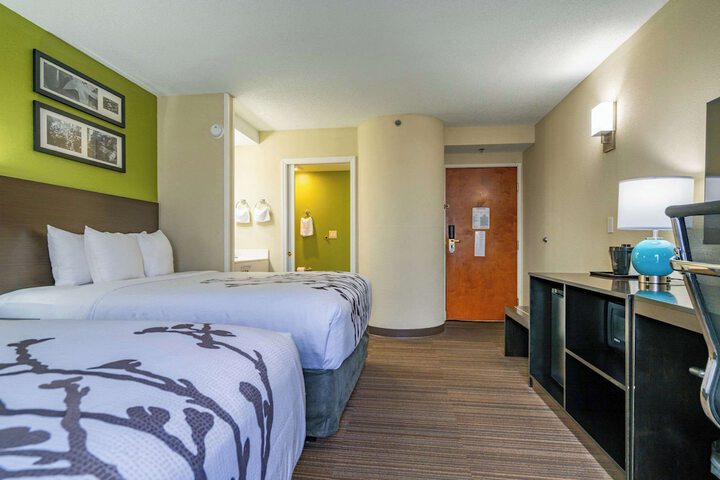 Room 17 of 28