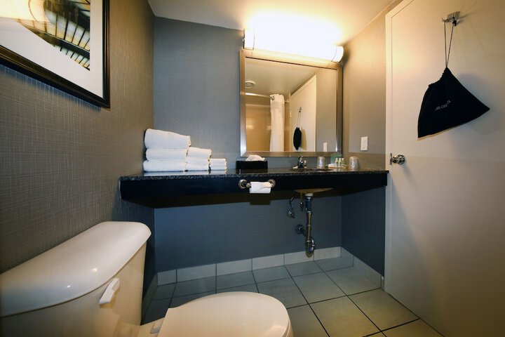 Room 42 of 117