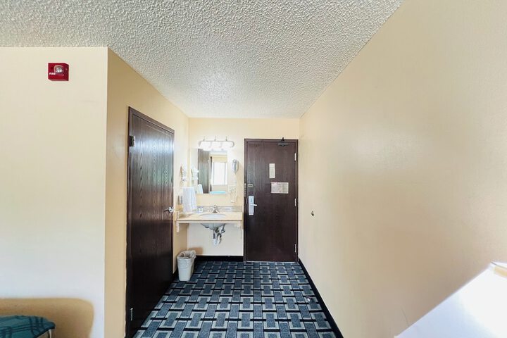 Room 19 of 40