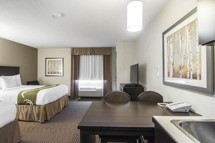 Room 10 of 32