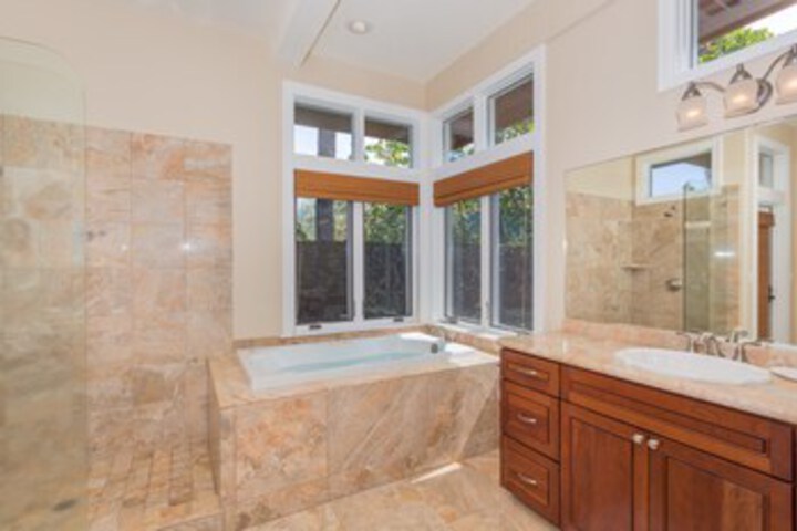Pineapple Hale - Four Bedroom Home