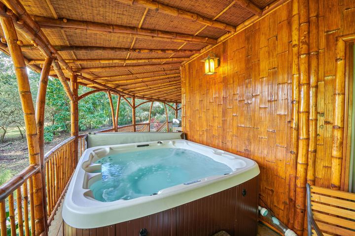 1075 Nanihoku Pl Cabin 1 Bathroom Cabin