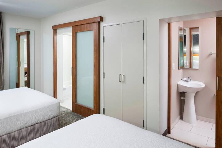 Room 12 of 26