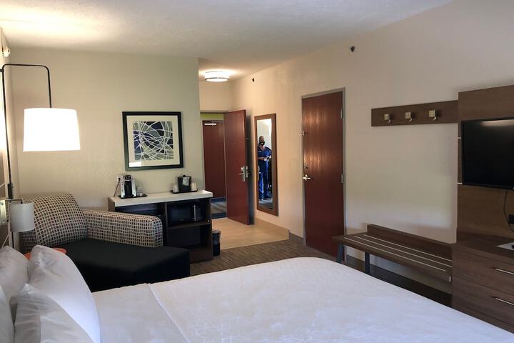 Room 48 of 71