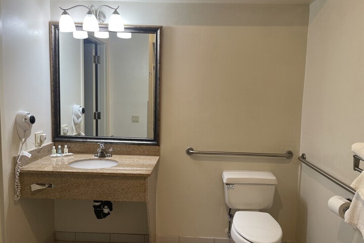 Quality Inn & Suites Longview Kelso