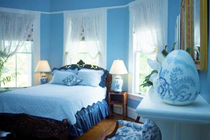 Lookaway Inn