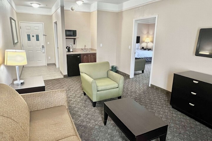 Room 32 of 47
