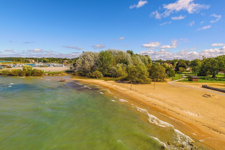 Elk Rapids Condo w / Balcony Overlooking Elk Lake!