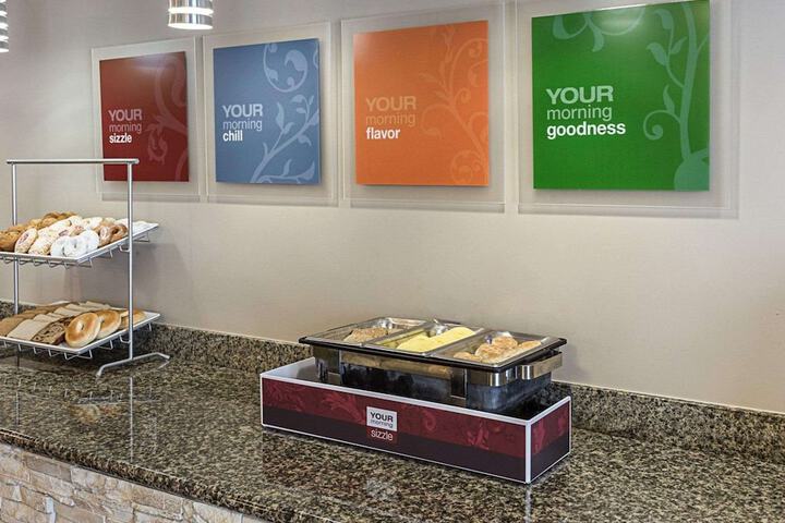 Comfort Suites near Tanger Outlet Mall