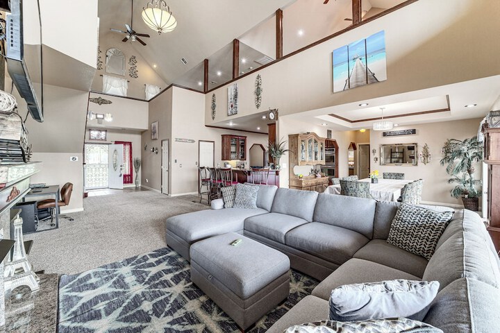 Waterfront Lake Eufaula Home: Multi-level Balcony