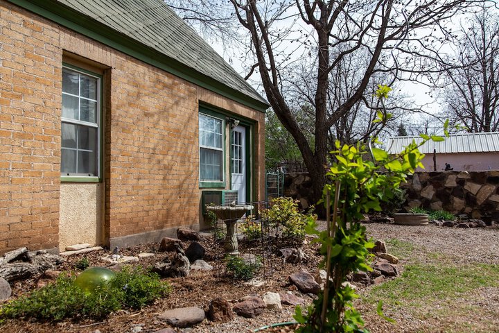 The Blue Room - Charming Studio Great Location! by RedAwning