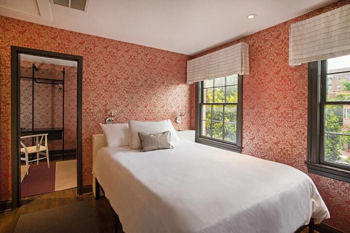 Room 42 of 99