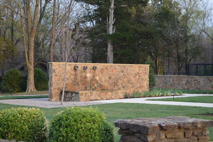Stonebreaker Hotel