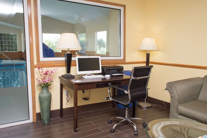 Business Center 52 of 52