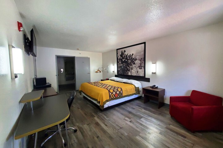 Room 21 of 28