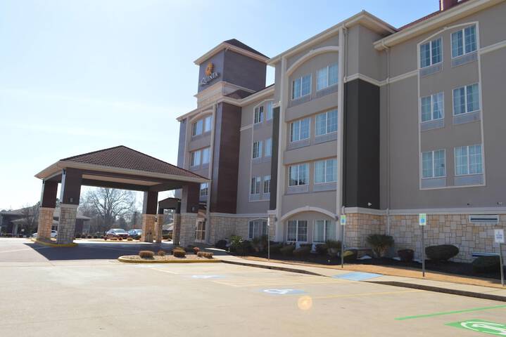 La Quinta Inn & Suites by Wyndham Little Rock - Bryant
