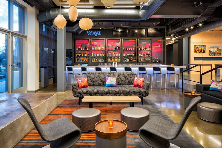 Lounge 20 of 23