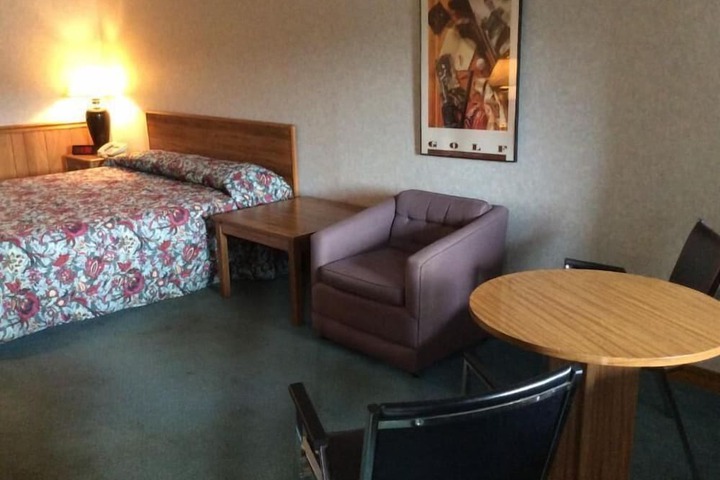 Room 24 of 32